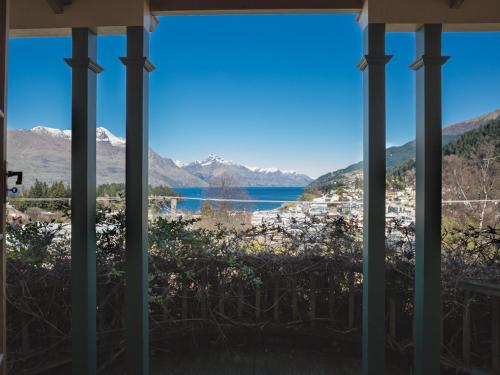 McAlister House - Queenstown Holiday Home