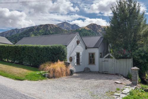 . Stags Head Cottage - Arrowtown Holiday Home