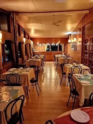 HOTEL CASAGRANDE con estacionamiento EXCLUSIVO y estamos a 50 MTS del Terminal de Buses in Valdivia