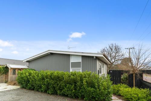 The Walnut Tree House - Martinborough Holiday Home