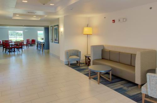 Holiday Inn Express & Suites Le Mars, an IHG Hotel