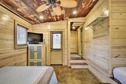 Cabin with Boat Parking Guntersville Lake about 1 Mi - image 5