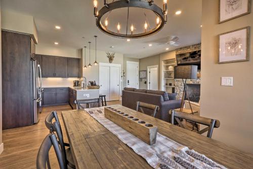 Condo with View - 1 Block to Main St - 4 Mi to Ski! detail