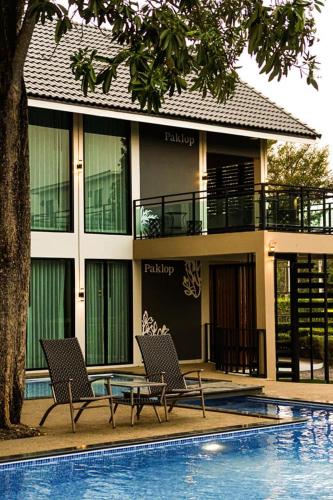 Swimming pool, Paklop Resort in Lopburi