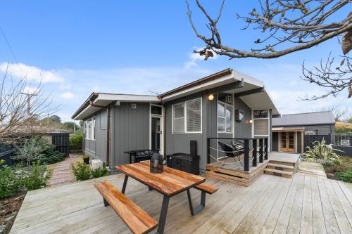 The Walnut Tree House - Martinborough Holiday Home