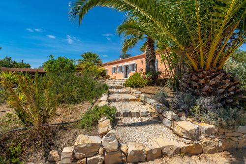 Morro dos Anjos - authentic farmhouse with a view just 3km from Olhao