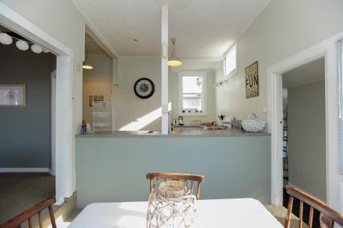 Puriri Downtown Villa - Napier Holiday Home in ฮอสปิตัล ฮิลล์