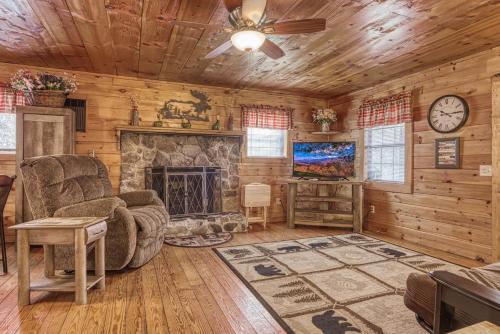Bear Den, Hot Tub, Cozy Cabin Retreat in the Smokies Comfort & Fun for All, Sevierville (Foto 3)