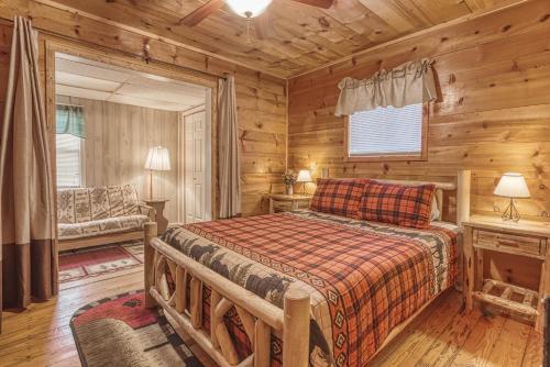 Bear Den, Hot Tub, Cozy Cabin Retreat in the Smokies Comfort & Fun for All, Sevierville (Foto 2)