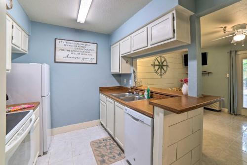Coastal Studio with Amenities Walk to Padre Beach! - image 26