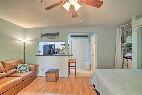 Corpus Christi Condo with Pool Walk to the Beach! in Corpus Christi, USA