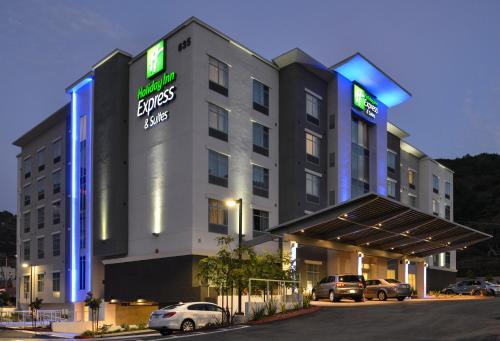 Holiday Inn Express & Suites San Diego - Mission Valley, an IHG Hotel