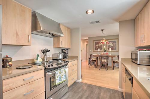 Single-Story Home Walk to Beach, Pier and River in Ormond Beach, USA