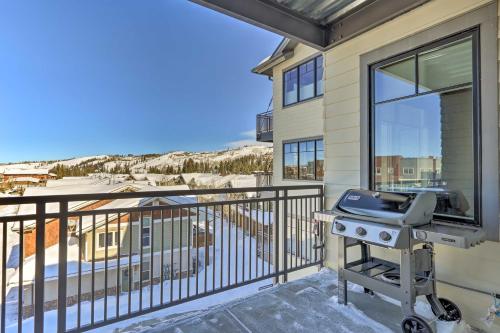 Condo with View - 1 Block to Main St - 4 Mi to Ski! detail