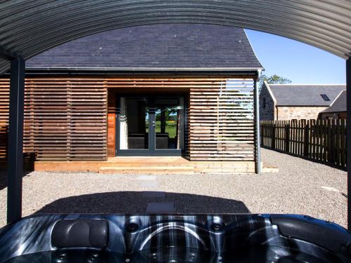 Nef-Stedi in อินเวอรูรี