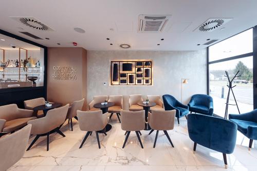 ผับ/เลาจน์, Antunovic Hotel East in เซสเวตสกี คราลเยเวซ