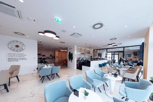ผับ/เลาจน์, Antunovic Hotel East in เซสเวตสกี คราลเยเวซ