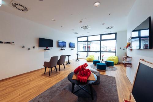 สนามเด็กเล่น, Antunovic Hotel East in เซสเวตสกี คราลเยเวซ