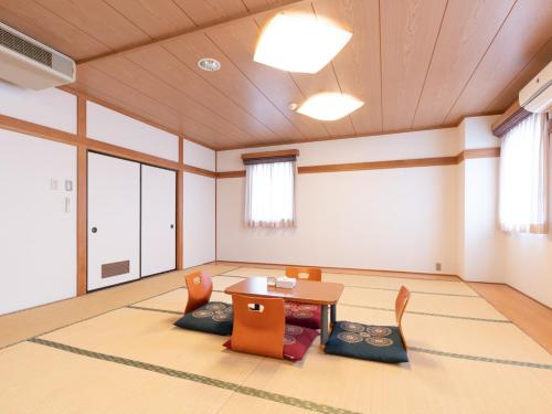 Japanese-Style Room