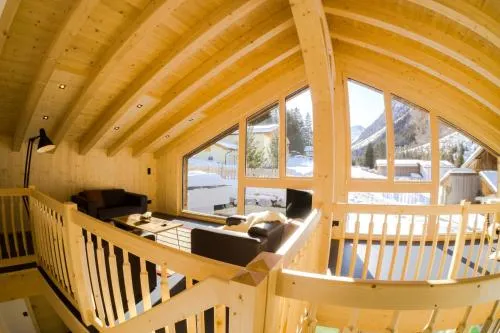 Ferienhaus Alpen Lodge und die Gams in Neurur, Österreich