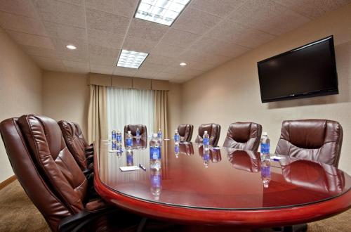 Holiday Inn Express Hotel & Suites Tipp City By IHG - 회의실/연회장