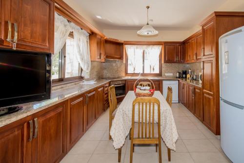 virtuve, Stephanie Villa in Simou