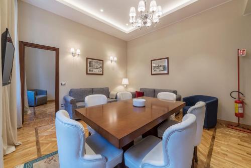 900 Apartments - image 6