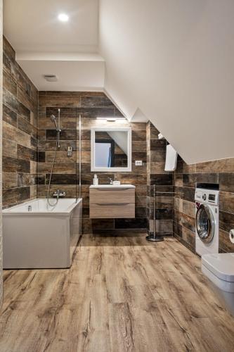 The Bricks 1903 Lofts - Central Bistrita in 比斯特里察