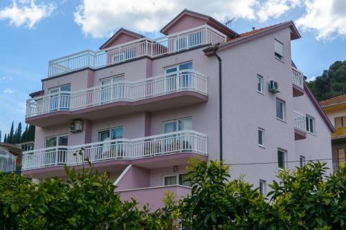 Apartments with a parking space Trogir - 15440 - image 14