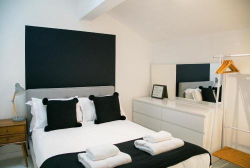 Regent House deluxe 1 bedroom apartment - image 3