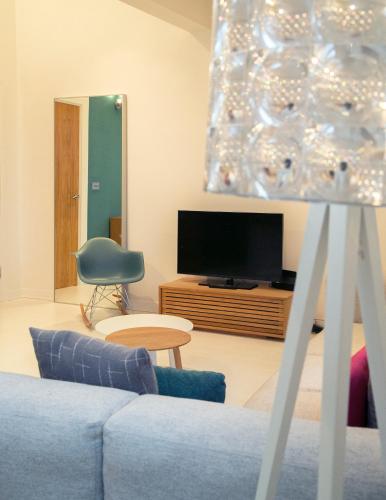 Regent House deluxe 1 bedroom apartment - image 2