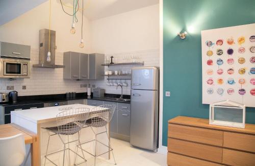 Regent House deluxe 1 bedroom apartment - image 5