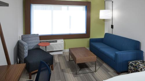 Holiday Inn Express & Suites - Orlando At Seaworld an IHG Hotel - image 7