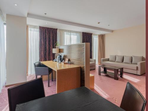 Ramada by Wyndham Sibiu - image 2