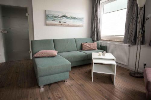 Grosse-Ferienwohnung-3-mit-Meerblick-und-Strandkorb-im-Haus-Seeluft-Duhnen - main image
