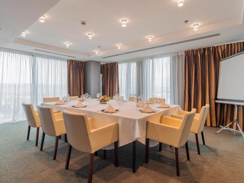 Ramada Sibiu Hotel - image 6
