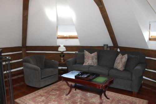 Twin Pine Manor Bed & Breakfast