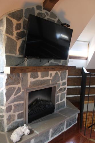 Twin Pine Manor Bed & Breakfast