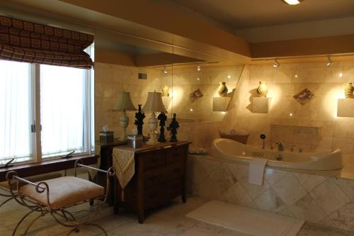 Twin Pine Manor Bed & Breakfast