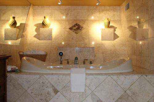 Twin Pine Manor Bed & Breakfast