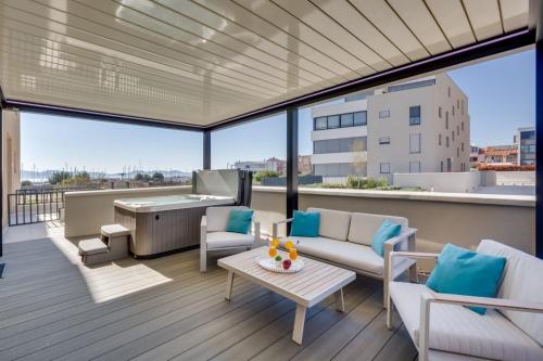 Shell Luxury Residences with Pool and Whirlpool - image 11