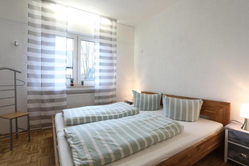 2 bedrooms, 3 beds