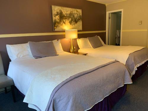 Starlite Motel & Suites - image 2