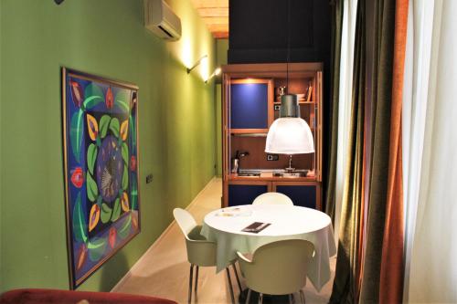 Double Room image 10