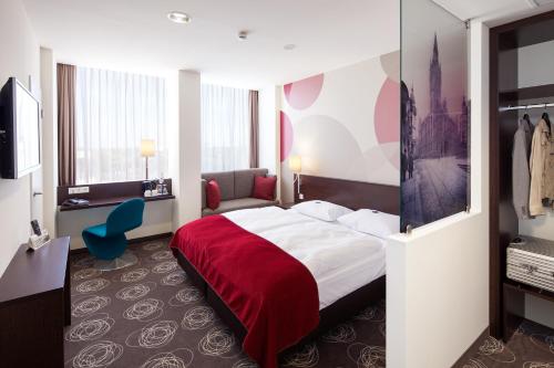 Webers - Das Hotel im Ruhrturm Located in Essen City Center, Webers - Das Hotel im Ruhrturm is a perfect starting point from which to explore Essen. The property has everything you need for a comfortable stay. Service-minded staff 