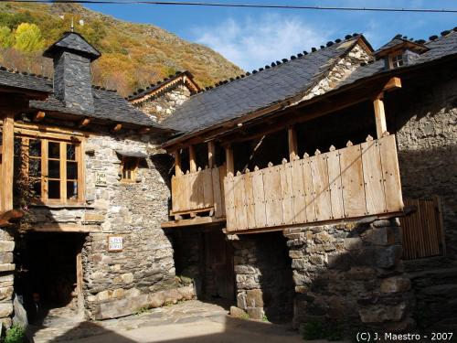 Tuvākā izklaides vieta, Casa Trallera in Pobladura De Las Regueras
