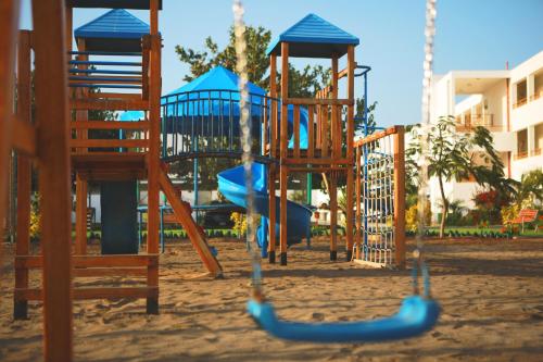 Дитячий майданчик, San Agustin Paracas in Паракас