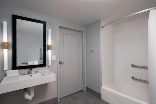 246147113 The Starling Atlanta Midtown, Curio Collection by Hilton