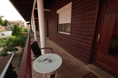 Balcony/terrace, Guest House Romantika Panzio in Gyula