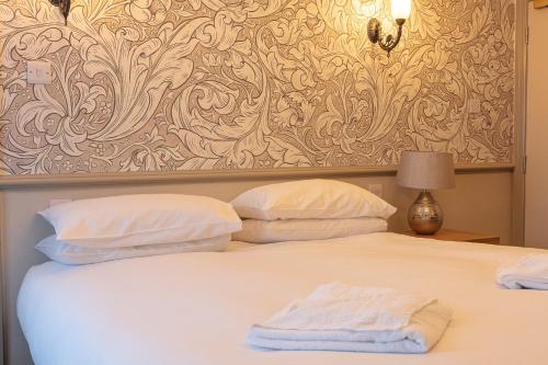 The New Inn - image 13